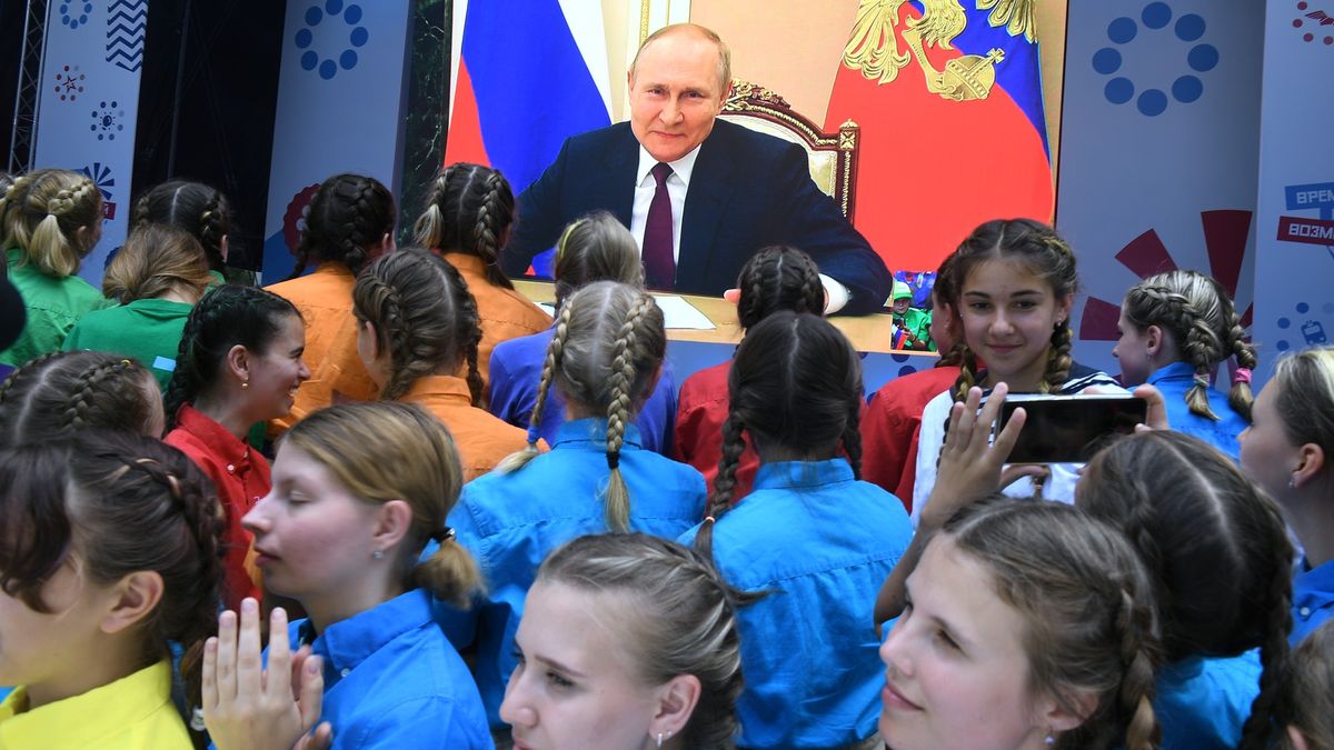 Nový předmět o Putinovi i Krymu. K ruským školákům promluví Kadyrov